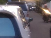 Kaca spion berukuran lebih kecil dari biasanya. Tetapi mungkin masih bisa dipakai untuk mengetahui kondisi belakang. (Foto Pool)
