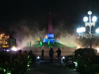 Tugu ini berada di tengah kota Malang. Waktu terbaik untuk datang ke tugu ini adalah pada malam hari (Putri/detikTravel)