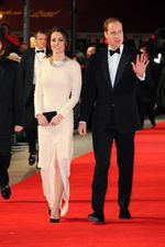 Kate Middleton Anggun Bergaun Putih