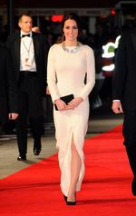 Kate Middleton Anggun Bergaun Putih