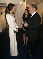 Kate Middleton Anggun Bergaun Putih