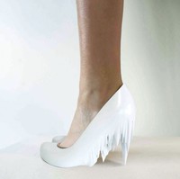 Sesuai dengan namanya, sepatu ini memiliki bentuk seperti es beku yang menempel pada dinding goa. Desain ini dibuat untuk mengenang mantan kekasihnya yang bernama Sophia. Sophia adalah wanita yang misterius baginya. Seluruh koleksi Sebastian akan tersedia di Melissa Pop Up Shop di Miami Beach, Florida, Amerika Serikat mulai tanggal 5 Desember 2013 hingga 5 Januari 2014.