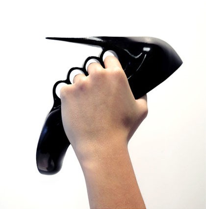 High heels warna hitam dengan empat lingkaran di bagian bawahnya didesain pasca putus dari mantannya Rachel. Ia merupakan wanita yang senang berkuasa atas pasangannya. Maka dari itu sepatu ini dinamakan The Boss.