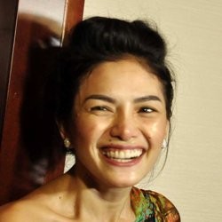 Nikita Mirzani Dapat Pengalaman Bawa Senjata Laras Panjang