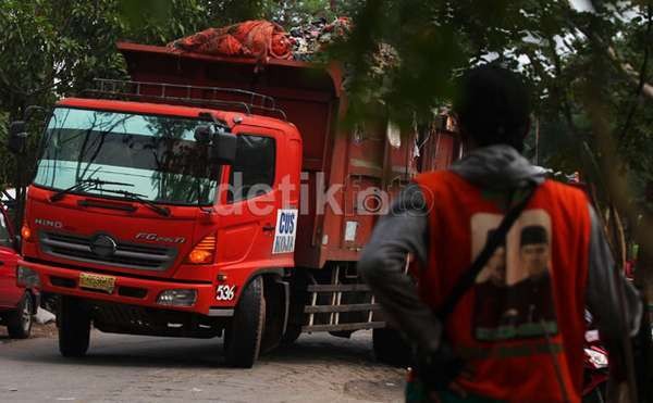 DKI Beli 92 Truk Sampah Lewat e-catalog, Hemat Rp 2,9 M