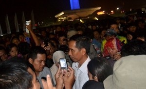 Jokowi Sedot Perhatian Warga yang Nonton Festival Keraton se-Dunia