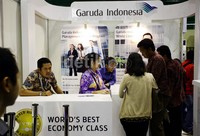 Sejumlah pencari kerja mendaftar di salah satu stand BUMN Career Day.