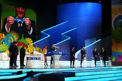 Pengundian dipimpin oleh Sekretaris Jenderal FIFA Jerome Valcke. Clive Mason/Getty Images.