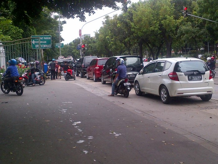Warga Mulai Berdatangan Ingin Tonton Kirab Budaya Keraton di Monas