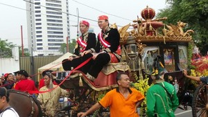 Jokowi Soal Kirab: Capek, Tapi yang Penting Masyarakat Menikmati