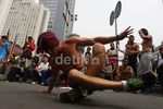 Komunitas Parkour Unjuk Kebolehan di Bundaran HI