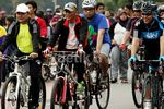 Pramono Edhie Gowes Sepeda Bareng Warga