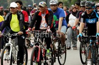 Pramono meng-gowes sepeda di sepanjang Jalan MH Thamrin, Jakarta Pusat.