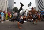 Komunitas Parkour Unjuk Kebolehan di Bundaran HI