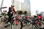 Pramono Edhie Gowes Sepeda Bareng Warga