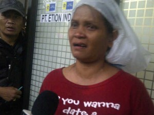 Penumpang KRL Maut Menangis, Baju Pengantin Rp 5 Juta Raib