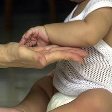 Tragis! Kereta Bayi Tak Sengaja Ditabrak Mobil Nenek, Bayi 5 Bulan Tewas