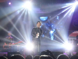 Five Minutes dan DMasiv Tutup HOCS 2013