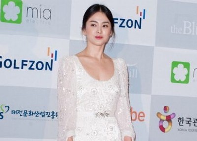 Gaya Feminin Song Hye Gyo, Gadis Tuna Netra di That Winter, The Wind Blows