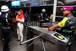 Penumpang KRL Terlantar di Stasiun Palmerah