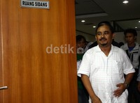 Luthfi memasuki ruang sidang Pengadilan Tipikor, Jakarta. Lamhot Aritonang/detikFoto.