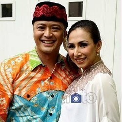 Ulang Tahun, Deswita Dihadiahi Ferry Maryadi Sepatu Tentara