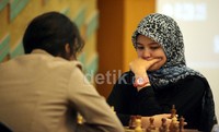 Yemi Jelsen tampil sempurna hingga babak akhir dan memastikan diri merebut gelar juara perorangan putri. Gadis yang lahir di Jambi pada 13 juli 1993 mengaku senang kembali dan merebut juara untuk edisi keenam.