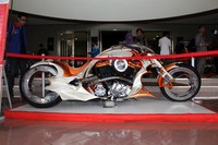 Selanjutnya, Honda Otocontest (HOCS) 2013 di Bandung akan memperebutkan 10 best nominee dan 2 nominee spesial. Ke-12 pemenang tersebut bakal melenggang ke final battle HOCS 2013 dan bertarung dengan 109 motor modifikasi se-Indonesia.