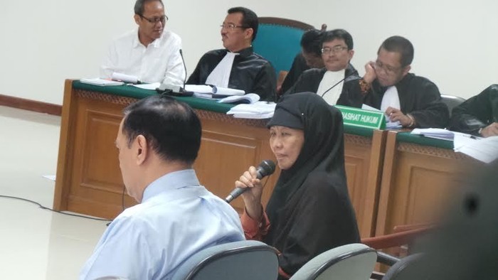 Bu Pur: Kata Arif, Deddy Kusdinar Jadi Sapi Perahan Choel Mallarangeng
