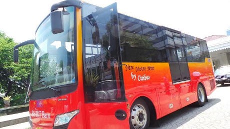 Ahok Diajak Keliling Jakarta Menggunakan Bus New Metro Mini