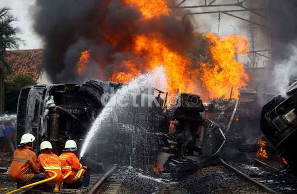 Alami Trauma Berat, Sopir & Kernet Truk BBM Belum Bisa Diperiksa Polisi