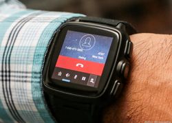 TrueSmart, Ponsel Android di Pergelangan Tangan
