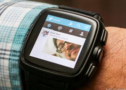 TrueSmart, Ponsel Android di Pergelangan Tangan