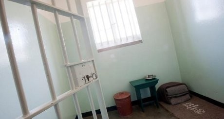 Penghormatan Terakhir, Lilin Dinyalakan di Sel Penjara Mandela