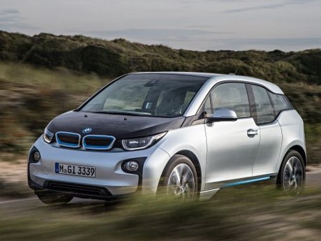 100.000 Orang Antre Test Drive Mobil Listrik BMW