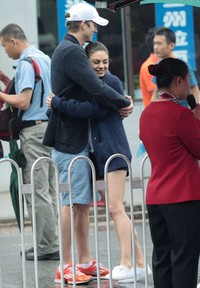 Tak terasa waktu berlalu setelah Ashton berpisah dengan Demi Moore. Hubungan asmara Ashton dan Mila kini telah mencapai dua tahun. Rencana menikah sudah di depan mata namun karena Ashton menyodorkan perjanjian pra nikah pada Mila, keduanya sempat bertengkar hebat dan dikabarkan berpisah.