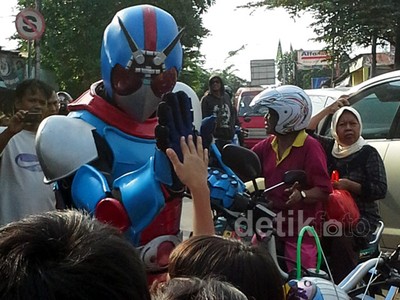 Kamen Rider Bikin Heboh Lokasi KRL Maut