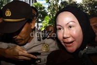 Atut tidak banyak bicara saat ditanya seputar pemeriksaannya. Lamhot Aritonang/detikFoto.