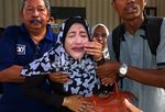 Isak Tangis Keluarga Korban Tabrakan KRL