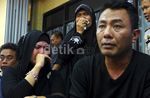 Isak Tangis Keluarga Korban Tabrakan KRL