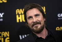 Bintang 'The Dark Knight', Christian Bale tampil percaya diri dengan wajah brewokannya. REUTERS/Eric Thayer.