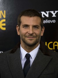 Ada atau tanpa brewok, bintang 'Silver Linings Playbook' Bradley Cooper tetap terlihat cool. REUTERS/Eric Thayer.