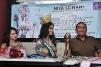 Nita saat ditemui di acara jumpa pers di Bandara Soekarno-Hatta, Tangerang, Senin (9/12/2013). Noel/detikHOT.