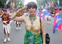 Penampilan Fifie Buntaran di acara pawai artis FFI 2013. Gus Mun/detikHOT.