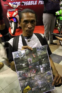 Dengan segala kekurangan yang dia miliki, Ajo berusaha membuat motor tiga roda senyaman mungkin untuk digunakan para disabilitas, misalnya, posisi duduk yang nyaman, tumpuan bokong sampai ke sandaran yang menyesuaikan bentuk punggung.