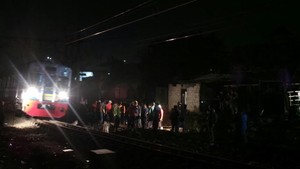 Rel yang Diganti Bengkok Akibat Terbakar Saat Tabrakan