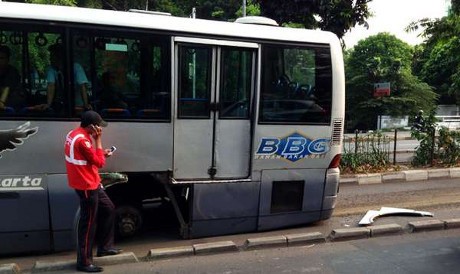 4 Insiden Ban Copot Bus TransJ Saat Mengangkut Penumpang