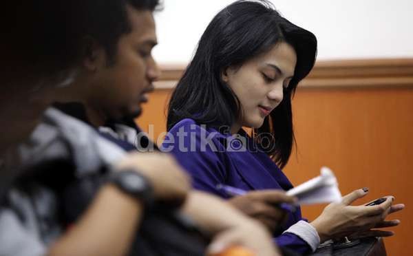 Setelah 2 Kali Mangkir, Anggita Akhirnya Hadiri Sidang untuk John Weku