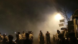 Tembakan Gas Air Mata Dini Hari di Kampus IISIP Bikin Panik Warga