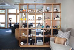 Menjelajah Kantor Instagram yang Keren & Antik